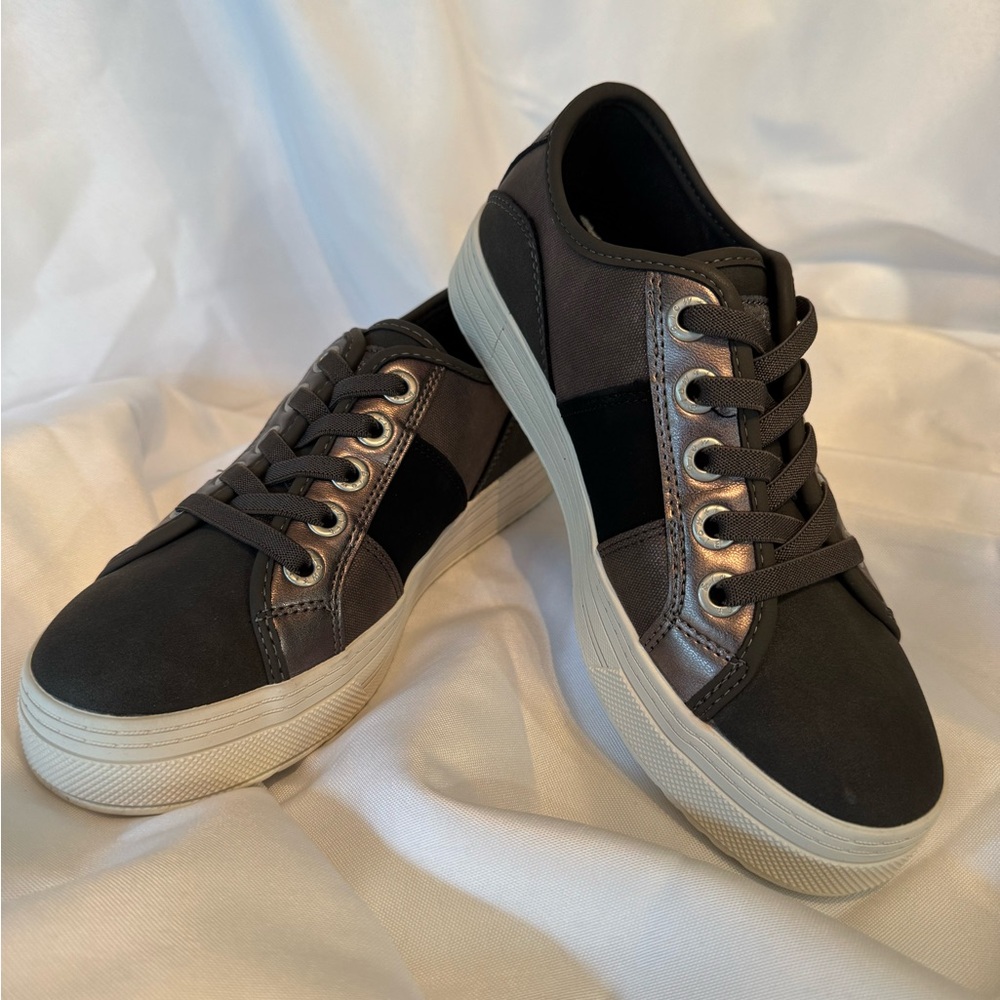 Blowfish Malibu Super Smile Lace Up Sneaker New in Box Womens Size 7